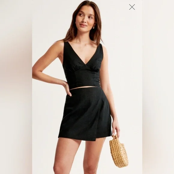 The A&F Scarlett Mini Skort - Picture 2 of 4